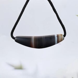 Vein Stone Ox Horn~Inner Mongolia Gobi Banded Eye Agate Curve Necklace Pendant